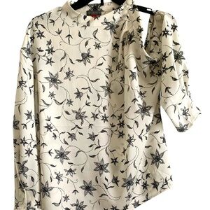 Vince Camuto Asymmetrical off white flower Blouse Button cold shoulder small!